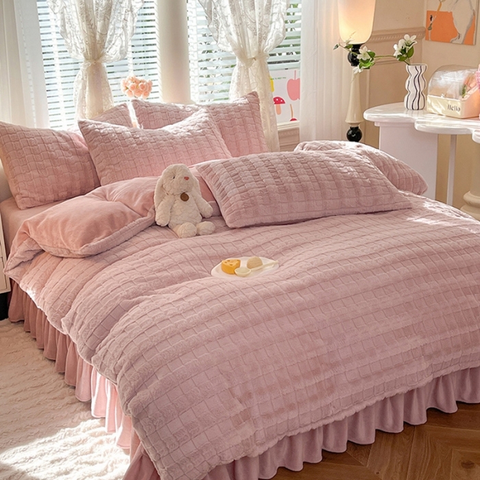 91家纺网 家纺一手货源 找家纺 欧冠家纺 2023新款高克重兔绒牛奶绒四件套 奶油粉