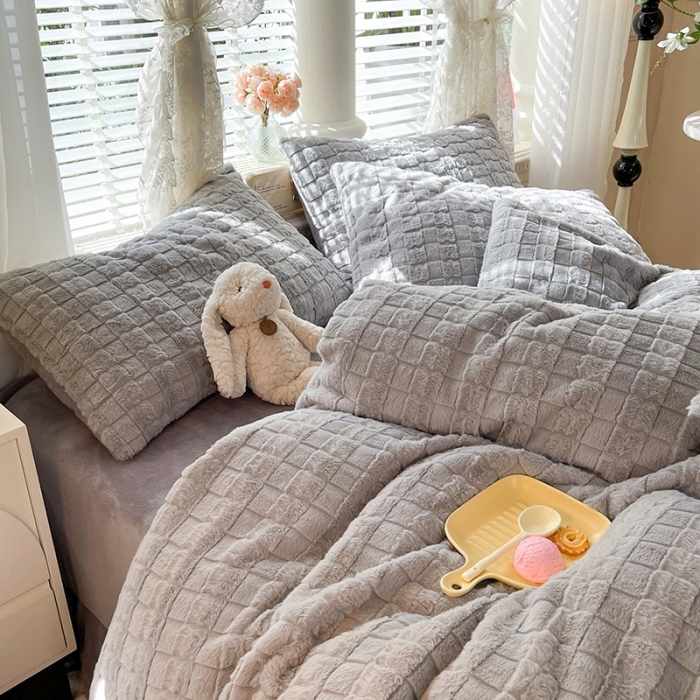 91家纺网 家纺一手货源 找家纺 欧冠家纺 2023新款高克重兔绒牛奶绒四件套 优雅灰