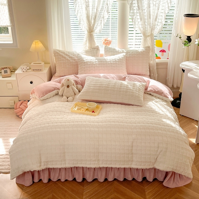 91家纺网 家纺一手货源 找家纺 欧冠家纺 2023新款高克重兔绒牛奶绒四件套 月光白粉