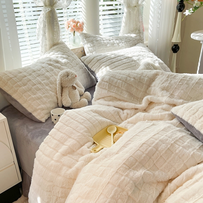 91家纺网 家纺一手货源 找家纺 欧冠家纺 2023新款高克重兔绒牛奶绒四件套 月光白灰