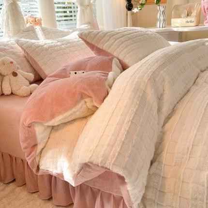 91家纺网 家纺一手货源 找家纺 丝印良品 2023新款高克重兔绒牛奶绒四件套 月光白粉