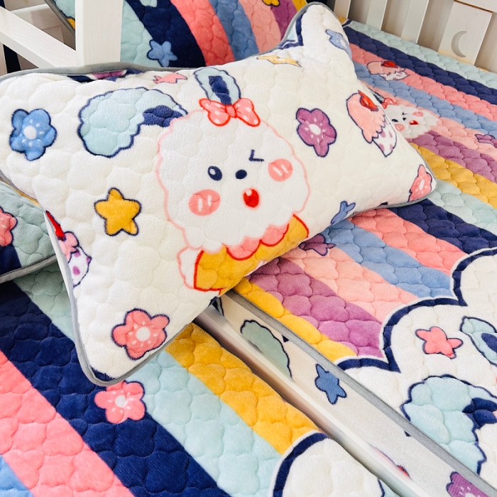 91家纺网 家纺一手货源 找家纺 小虾米 2023新款上下床加厚牛奶绒夹棉床笠 彩虹兔