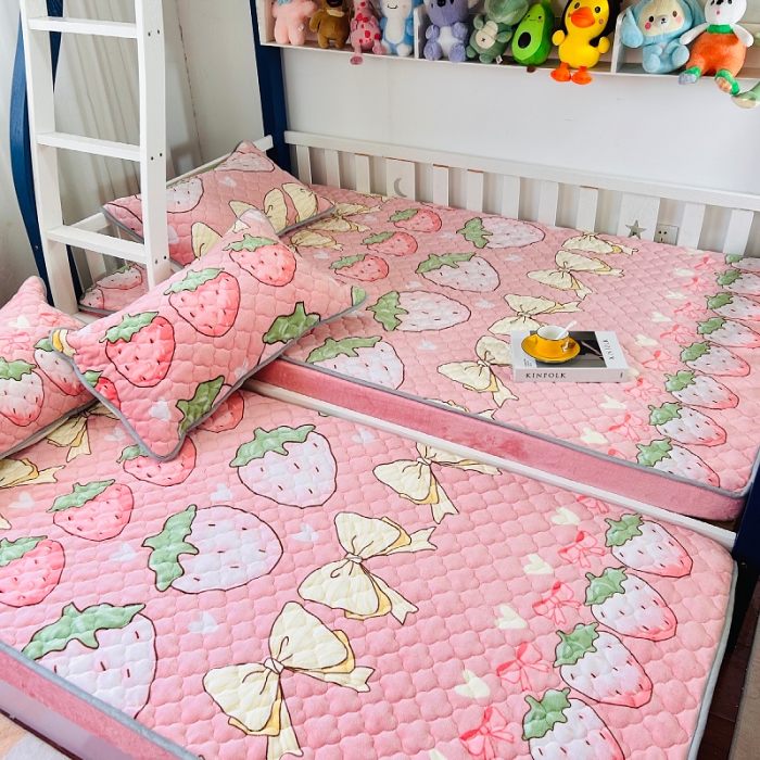 91家纺网 家纺一手货源 找家纺 小虾米 2023新款上下床加厚牛奶绒夹棉床笠 草莓