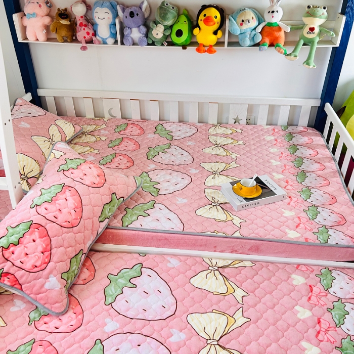 91家纺网 家纺一手货源 找家纺 小虾米 2023新款上下床加厚牛奶绒夹棉床笠 草莓