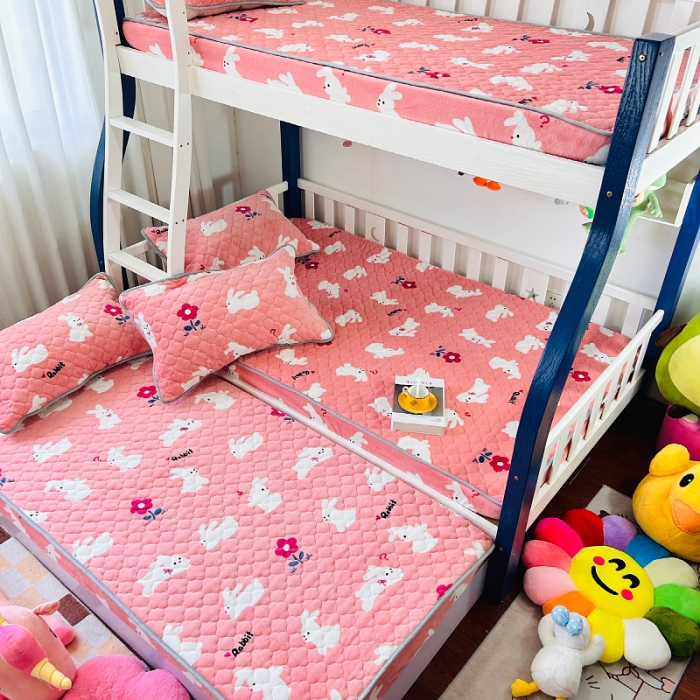 91家纺网 家纺一手货源 找家纺 小虾米 2023新款上下床加厚牛奶绒夹棉床笠 欢乐兔