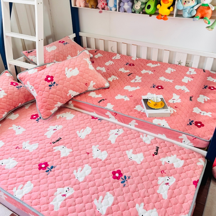 91家纺网 家纺一手货源 找家纺 小虾米 2023新款上下床加厚牛奶绒夹棉床笠 欢乐兔