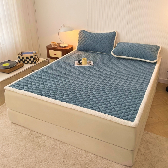 91家纺网 家纺一手货源 找家纺 初心 2023新款A类素色牛奶绒加厚夹棉床垫床褥子 宾利兰