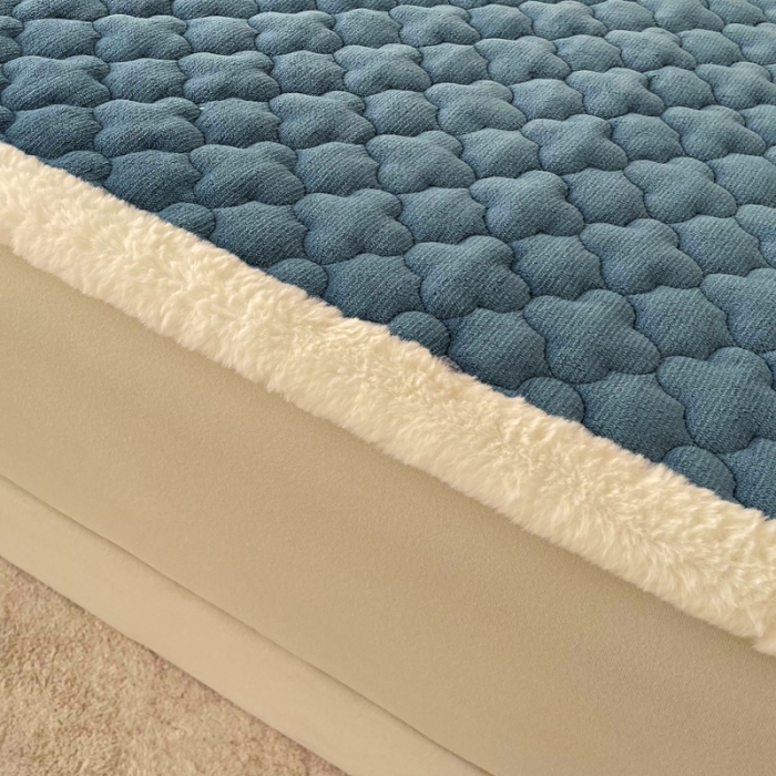 91家纺网 家纺一手货源 找家纺 初心 2023新款A类素色牛奶绒加厚夹棉床垫床褥子 宾利兰