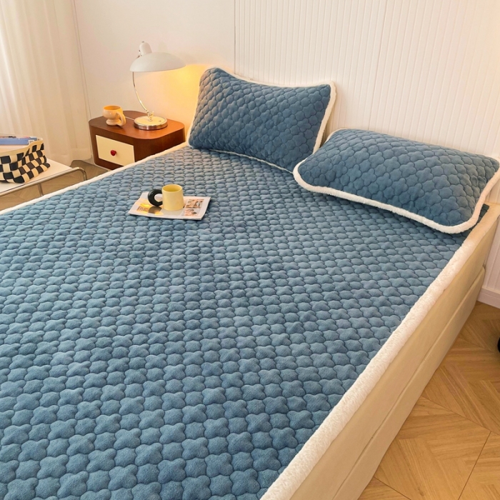 91家纺网 家纺一手货源 找家纺 初心 2023新款A类素色牛奶绒加厚夹棉床垫床褥子 宾利兰