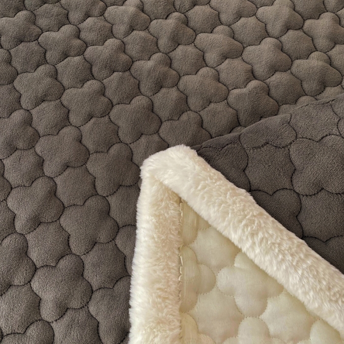 91家纺网 家纺一手货源 找家纺 初心 2023新款A类素色牛奶绒加厚夹棉床垫床褥子 低调灰