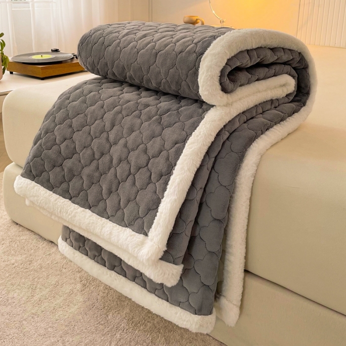 91家纺网 家纺一手货源 找家纺 初心 2023新款A类素色牛奶绒加厚夹棉床垫床褥子 低调灰