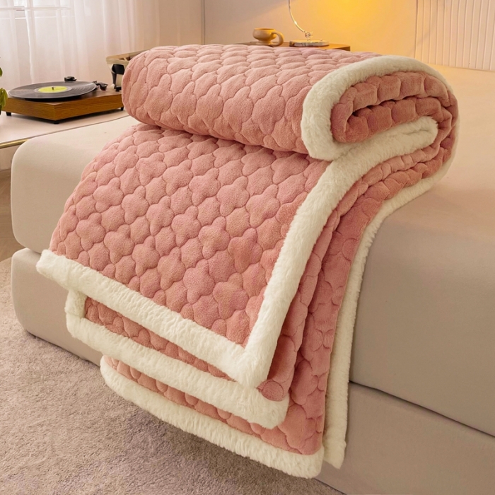 91家纺网 家纺一手货源 找家纺 初心 2023新款A类素色牛奶绒加厚夹棉床垫床褥子 豆沙粉