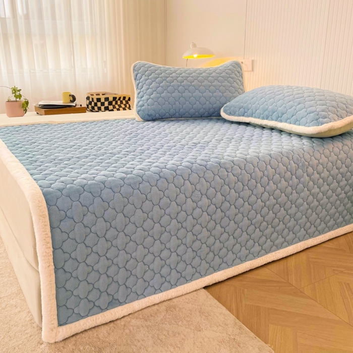 91家纺网 家纺一手货源 找家纺 初心 2023新款A类素色牛奶绒加厚夹棉床垫床褥子 海盐蓝