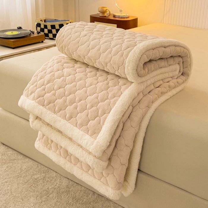 91家纺网 家纺一手货源 找家纺 初心 2023新款A类素色牛奶绒加厚夹棉床垫床褥子 奶咖