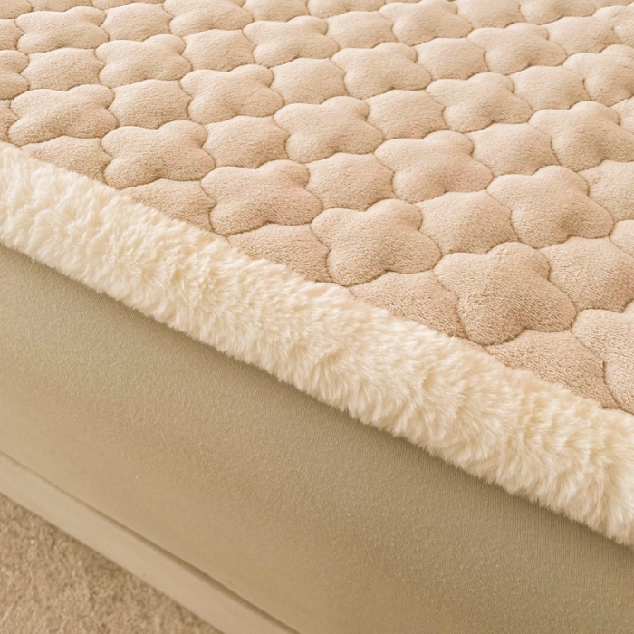 91家纺网 家纺一手货源 找家纺 初心 2023新款A类素色牛奶绒加厚夹棉床垫床褥子 奶咖