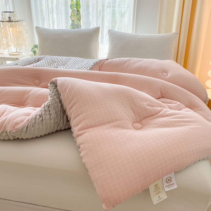 91家纺网 家纺一手货源 找家纺 天瑜家纺 2023新款针织豆豆绒冬被 豆沙小格