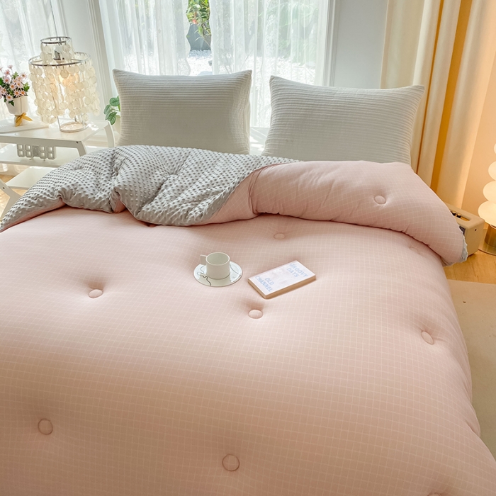 91家纺网 家纺一手货源 找家纺 天瑜家纺 2023新款针织豆豆绒冬被 豆沙小格