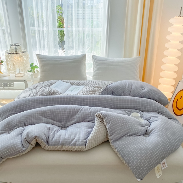 91家纺网 家纺一手货源 找家纺 天瑜家纺 2023新款针织豆豆绒冬被 灰小格