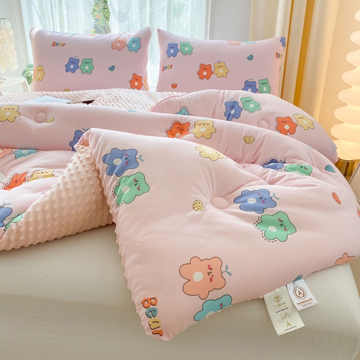 91家纺网 家纺一手货源 找家纺 天瑜家纺 2023新款针织豆豆绒冬被 情侣小熊粉