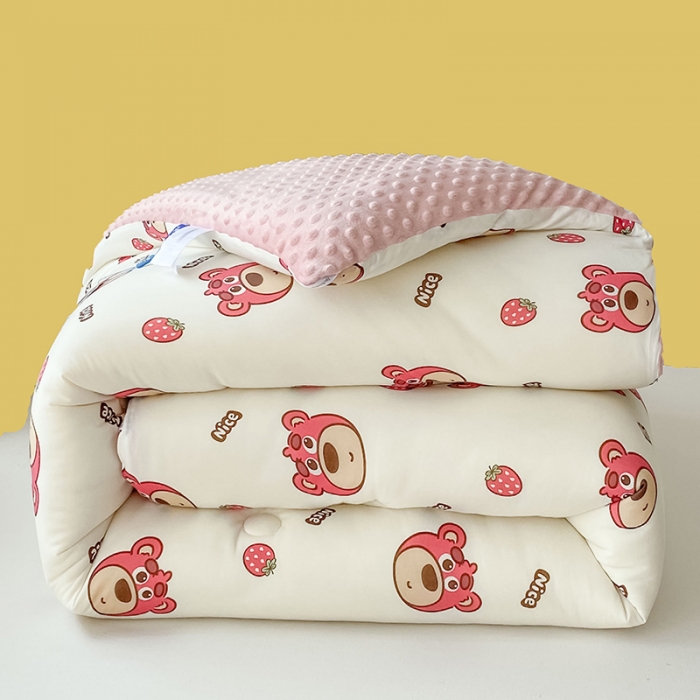 91家纺网 家纺一手货源 找家纺 天瑜家纺 2023新款针织豆豆绒冬被 小草莓熊