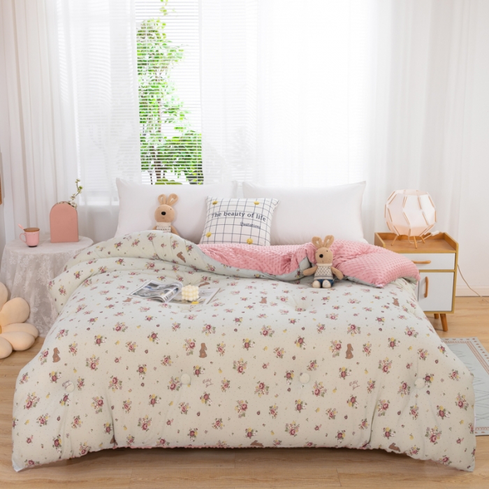 91家纺网 家纺一手货源 找家纺 天瑜家纺 2023新款针织豆豆绒冬被 小茶花