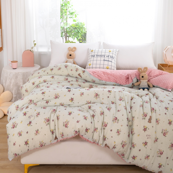 91家纺网 家纺一手货源 找家纺 天瑜家纺 2023新款针织豆豆绒冬被 小茶花