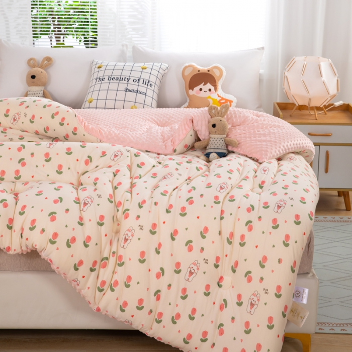 91家纺网 家纺一手货源 找家纺 天瑜家纺 2023新款针织豆豆绒冬被 小花兔子粉