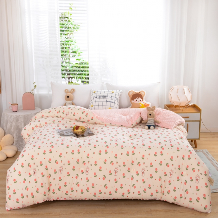 91家纺网 家纺一手货源 找家纺 天瑜家纺 2023新款针织豆豆绒冬被 小花兔子粉