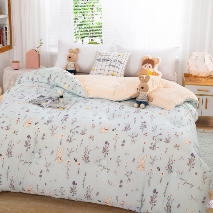 91家纺网 家纺一手货源 找家纺 天瑜家纺 2023新款针织豆豆绒冬被 小兔子灰