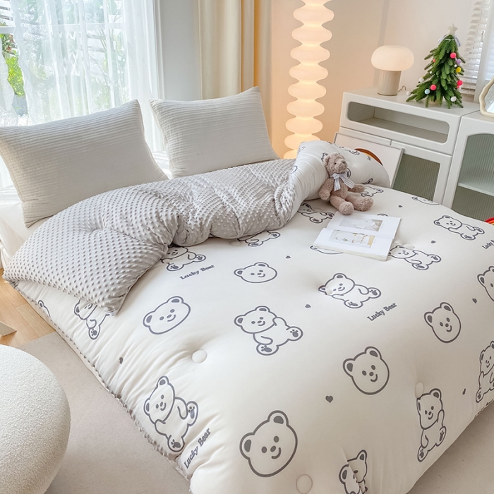 91家纺网 家纺一手货源 找家纺 天瑜家纺 2023新款针织豆豆绒冬被 小熊灰