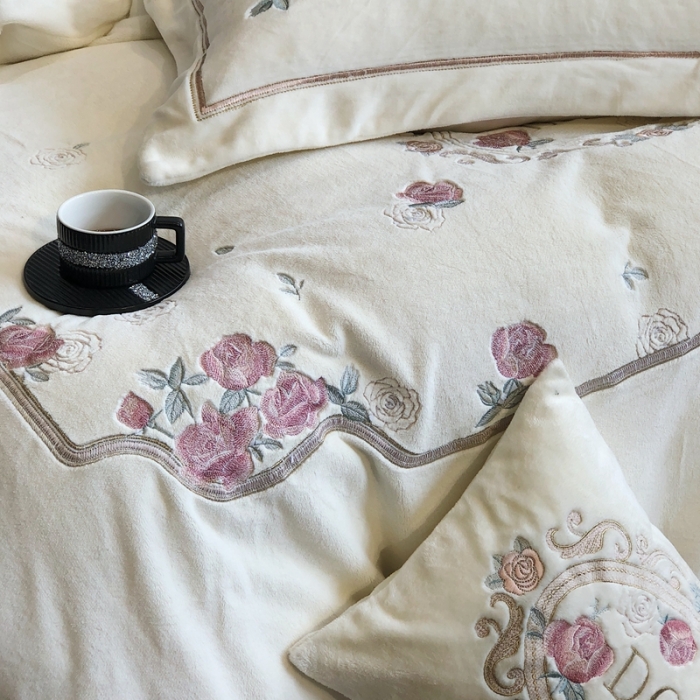 91家纺网 家纺一手货源 找家纺 馨蕊 2023新款秋冬轻奢煦暖绒四件套-秘密花园 白色