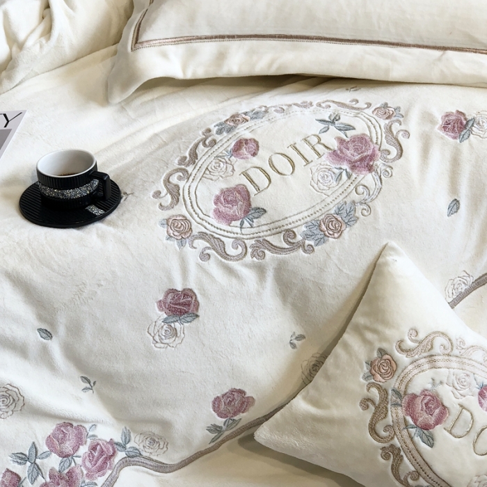 91家纺网 家纺一手货源 找家纺 馨蕊 2023新款秋冬轻奢煦暖绒四件套-秘密花园 白色