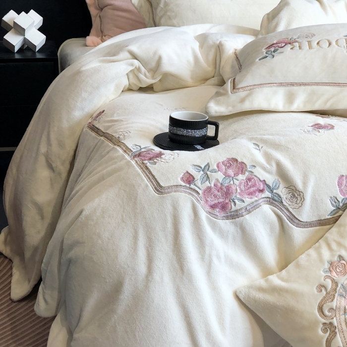 91家纺网 家纺一手货源 找家纺 馨蕊 2023新款秋冬轻奢煦暖绒四件套-秘密花园 白色