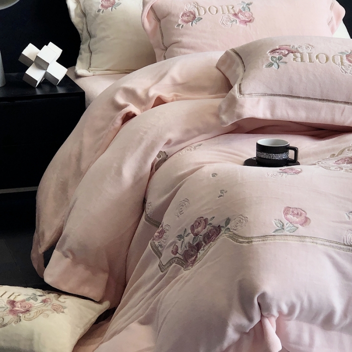 91家纺网 家纺一手货源 找家纺 馨蕊 2023新款秋冬轻奢煦暖绒四件套-秘密花园 粉色