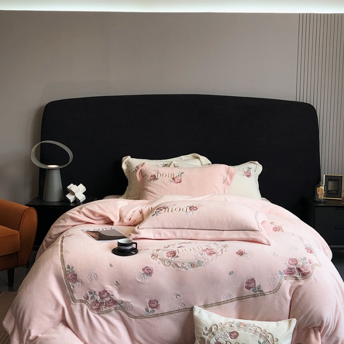 91家纺网 家纺一手货源 找家纺 馨蕊 2023新款秋冬轻奢煦暖绒四件套-秘密花园 粉色