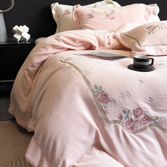 91家纺网 家纺一手货源 找家纺 馨蕊 2023新款秋冬轻奢煦暖绒四件套-秘密花园 粉色