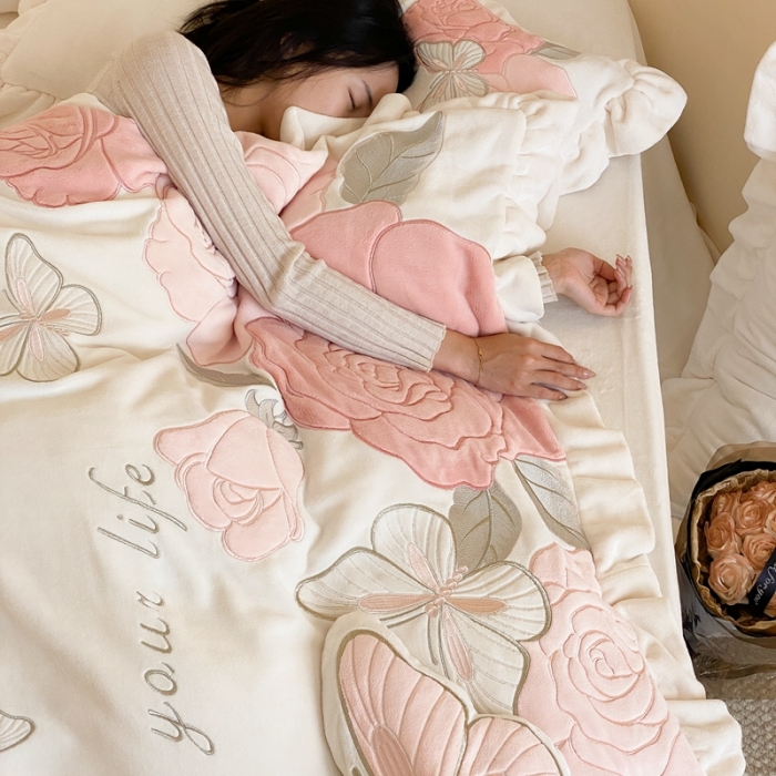 91家纺网 家纺一手货源 找家纺 馨蕊 2023新款秋冬轻奢煦暖绒四件套-漫天飞舞 月光白