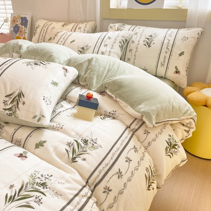 91家纺网 家纺一手货源 找家纺 梦柏家纺 2023新款高克重牛奶绒印花四件套 芳草佳人