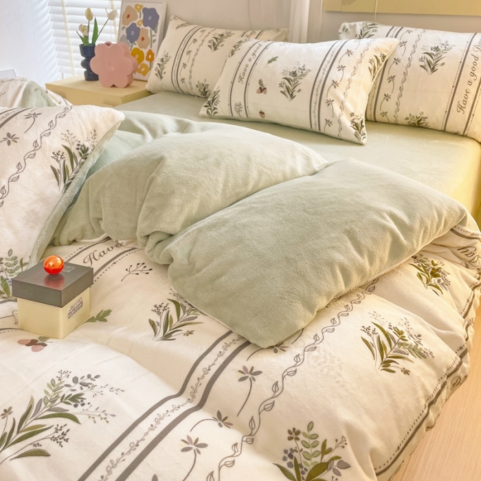 91家纺网 家纺一手货源 找家纺 梦柏家纺 2023新款高克重牛奶绒印花四件套 芳草佳人