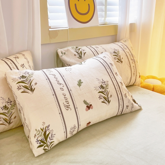 91家纺网 家纺一手货源 找家纺 梦柏家纺 2023新款高克重牛奶绒印花四件套 芳草佳人