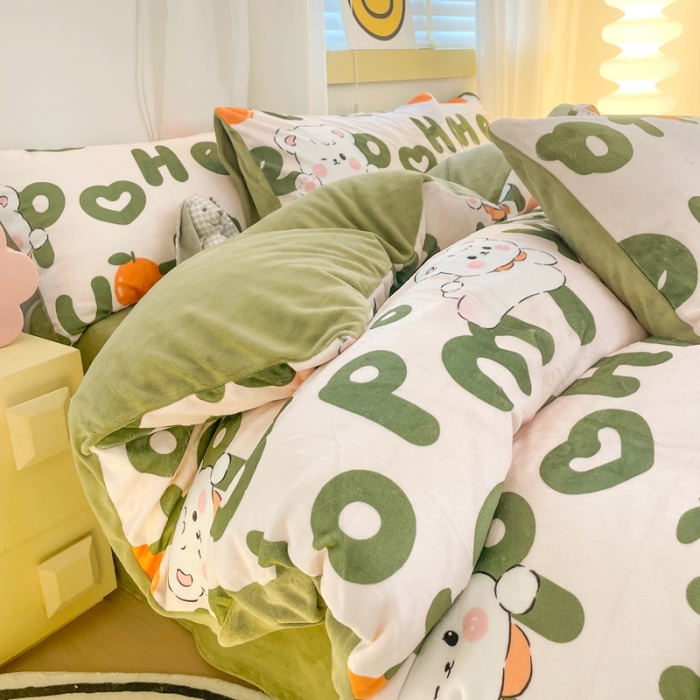 91家纺网 家纺一手货源 找家纺 梦柏家纺 2023新款高克重牛奶绒印花四件套 可爱狗