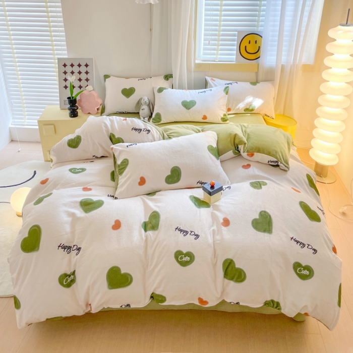91家纺网 家纺一手货源 找家纺 梦柏家纺 2023新款高克重牛奶绒印花四件套 绿色爱心