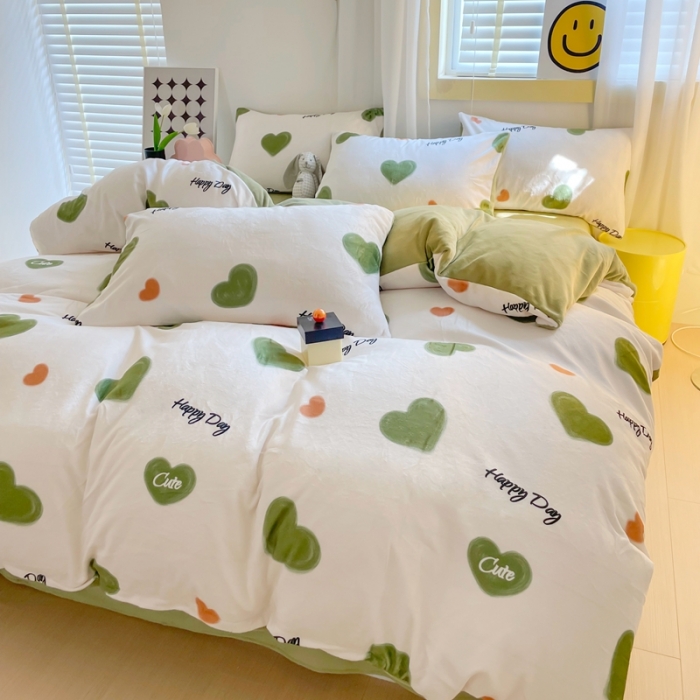 91家纺网 家纺一手货源 找家纺 梦柏家纺 2023新款高克重牛奶绒印花四件套 绿色爱心