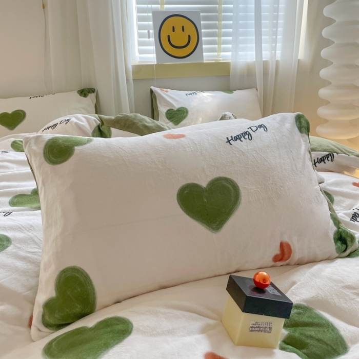 91家纺网 家纺一手货源 找家纺 梦柏家纺 2023新款高克重牛奶绒印花四件套 绿色爱心