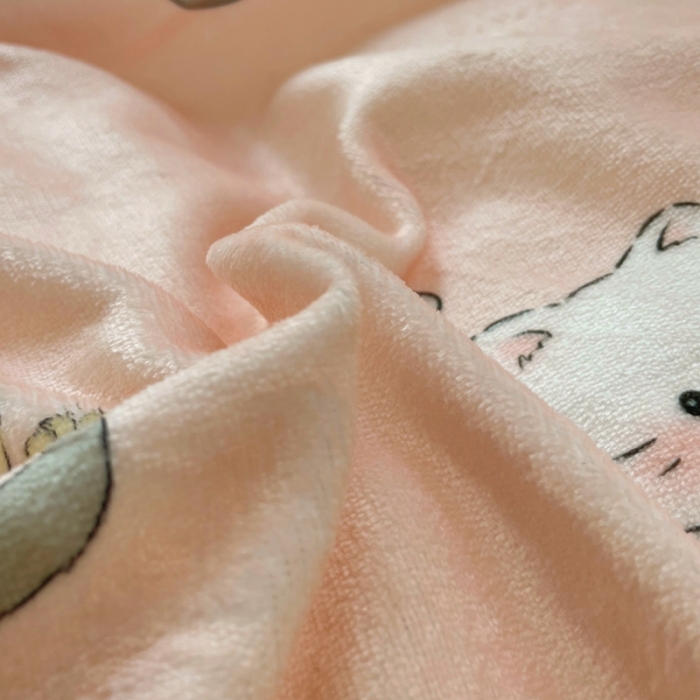 91家纺网 家纺一手货源 找家纺 梦柏家纺 2023新款高克重牛奶绒印花四件套 喵喵无语