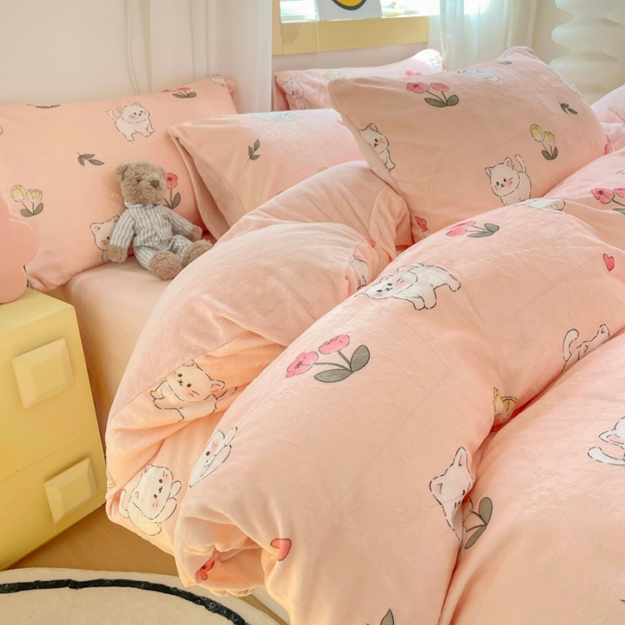 91家纺网 家纺一手货源 找家纺 梦柏家纺 2023新款高克重牛奶绒印花四件套 喵喵无语