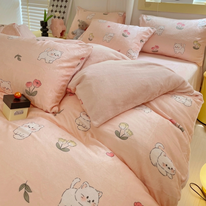 91家纺网 家纺一手货源 找家纺 梦柏家纺 2023新款高克重牛奶绒印花四件套 喵喵无语