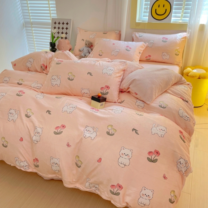 91家纺网 家纺一手货源 找家纺 梦柏家纺 2023新款高克重牛奶绒印花四件套 喵喵无语