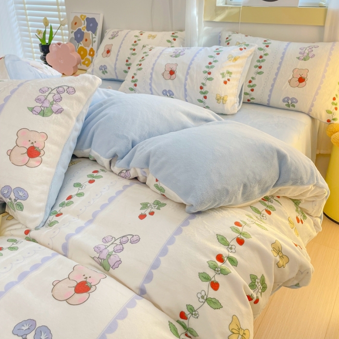 91家纺网 家纺一手货源 找家纺 梦柏家纺 2023新款高克重牛奶绒印花四件套 芊芊熊意