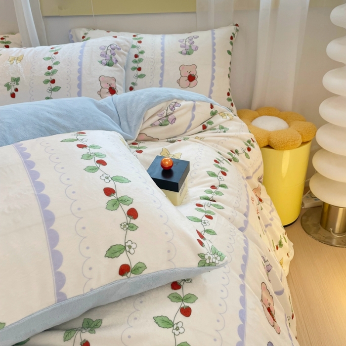 91家纺网 家纺一手货源 找家纺 梦柏家纺 2023新款高克重牛奶绒印花四件套 芊芊熊意